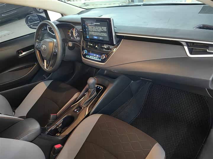 Фото 15 - Toyota Corolla