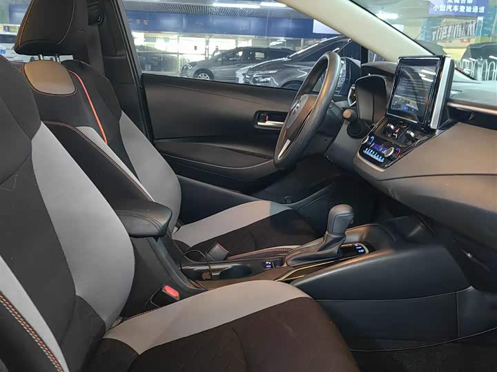 Фото 17 - Toyota Corolla