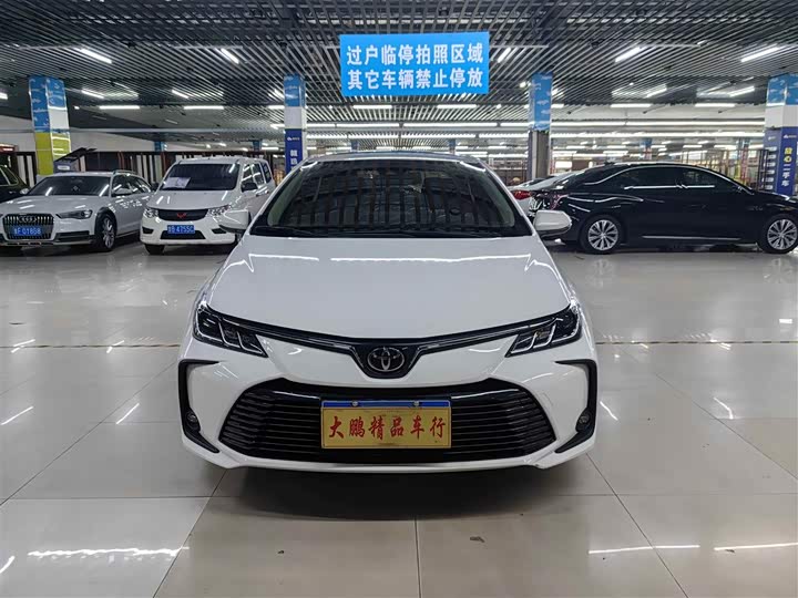 Фото 2 - Toyota Corolla