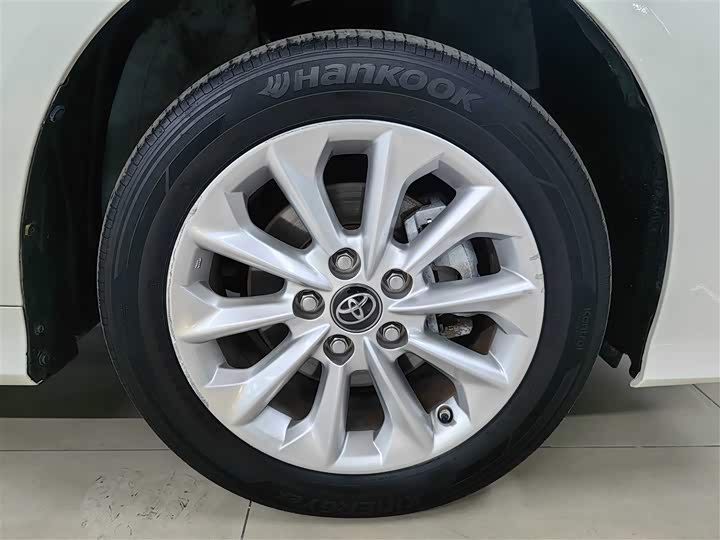 Фото 20 - Toyota Corolla