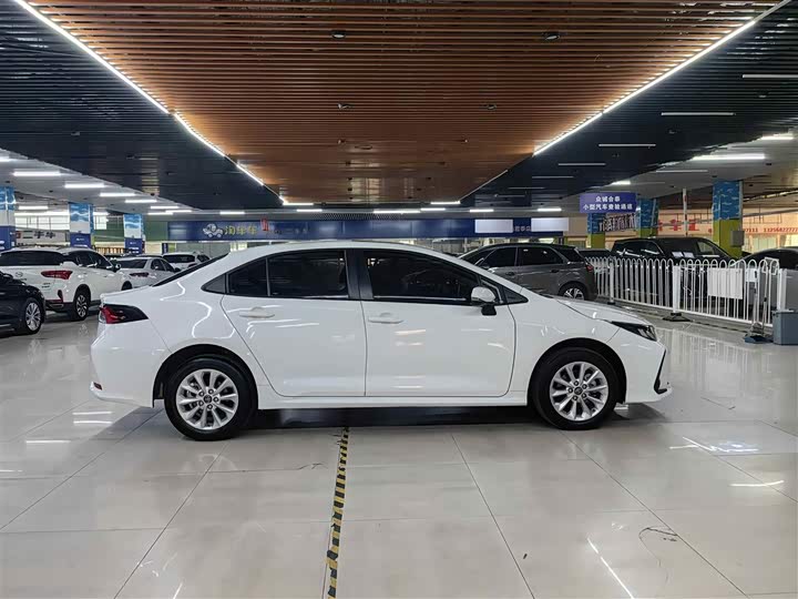 Фото 7 - Toyota Corolla