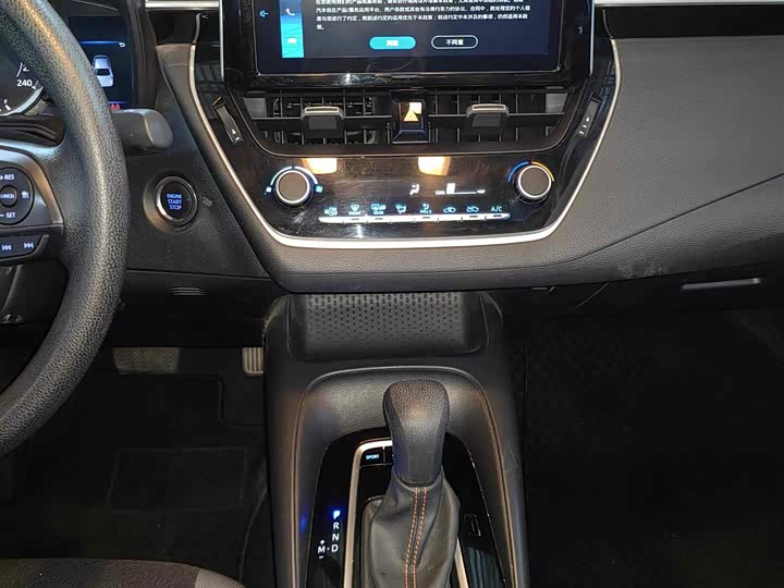 Фото 9 - Toyota Corolla