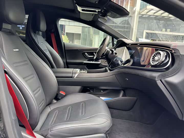 Фото 13 - Mercedes-Benz EQE AMG