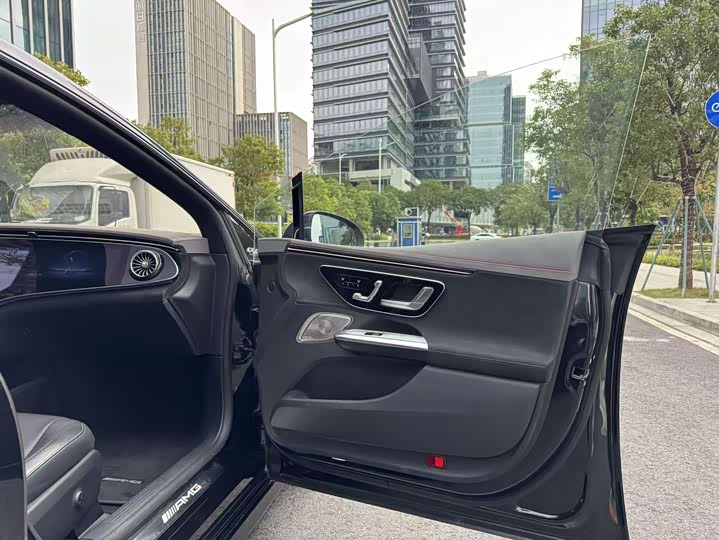 Фото 14 - Mercedes-Benz EQE AMG