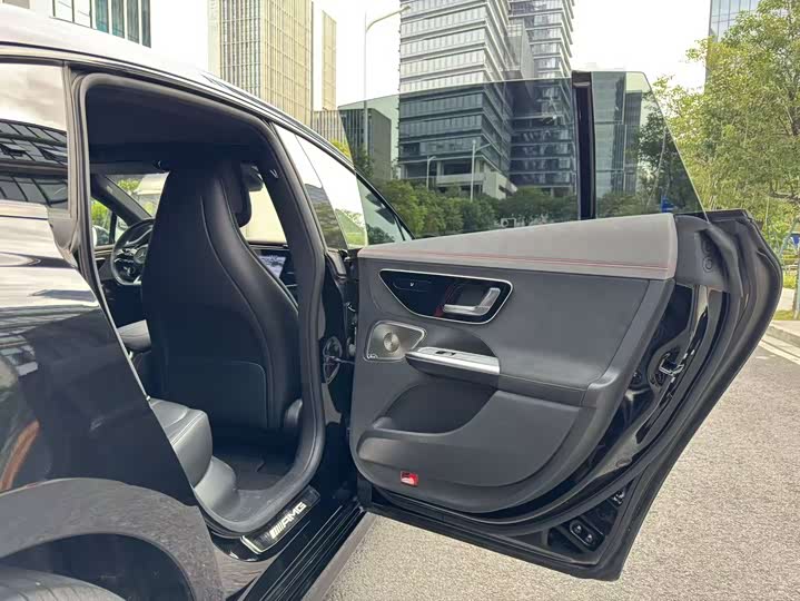 Фото 16 - Mercedes-Benz EQE AMG