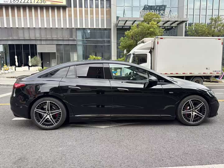 Фото 7 - Mercedes-Benz EQE AMG