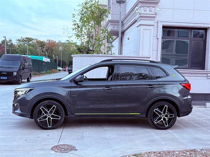 Фото 14 - Roewe RX5