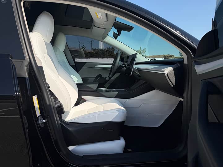 Фото 13 - Tesla Model Y