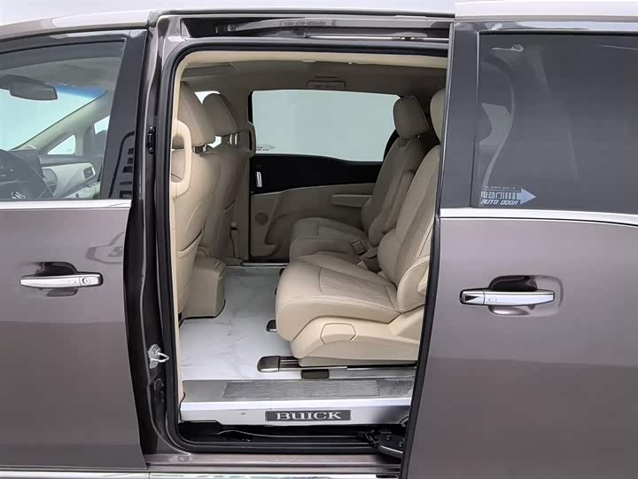 Фото 15 - Buick GL8 ES