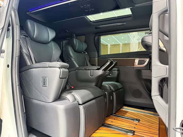 Фото 13 - Toyota Alphard