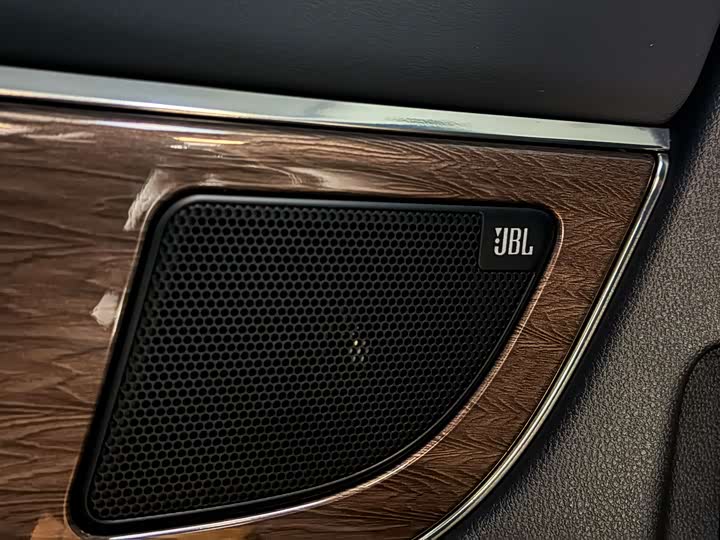 Фото 17 - Toyota Alphard