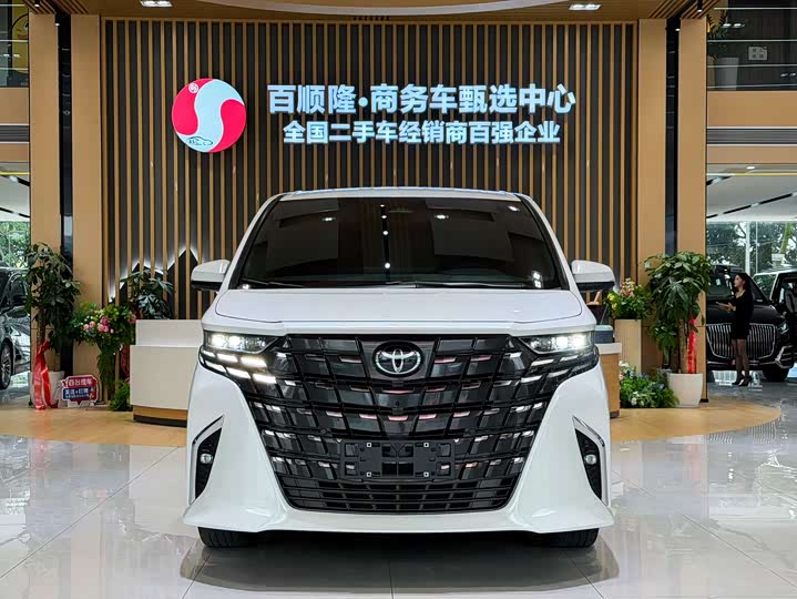 Фото 2 - Toyota Alphard