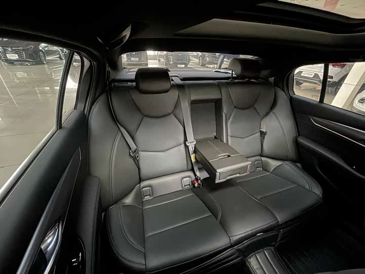 Фото 17 - Cadillac CT5