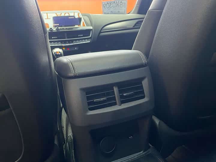 Фото 21 - Cadillac CT5