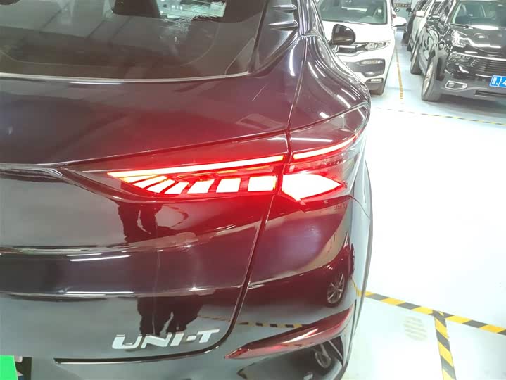 Фото 8 - Changan UNI-T