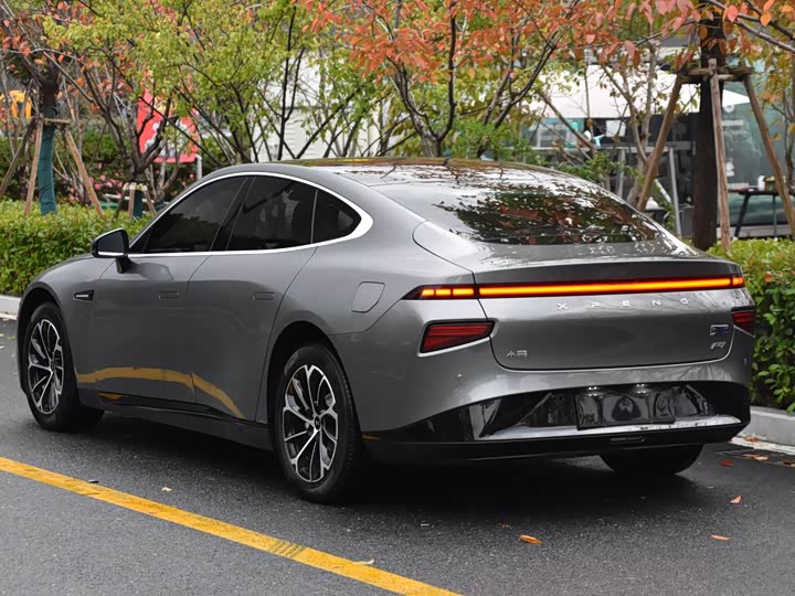 Фото 3 - XPeng P7