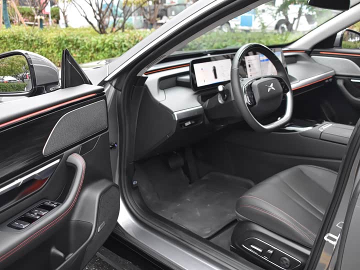 Фото 8 - XPeng P7