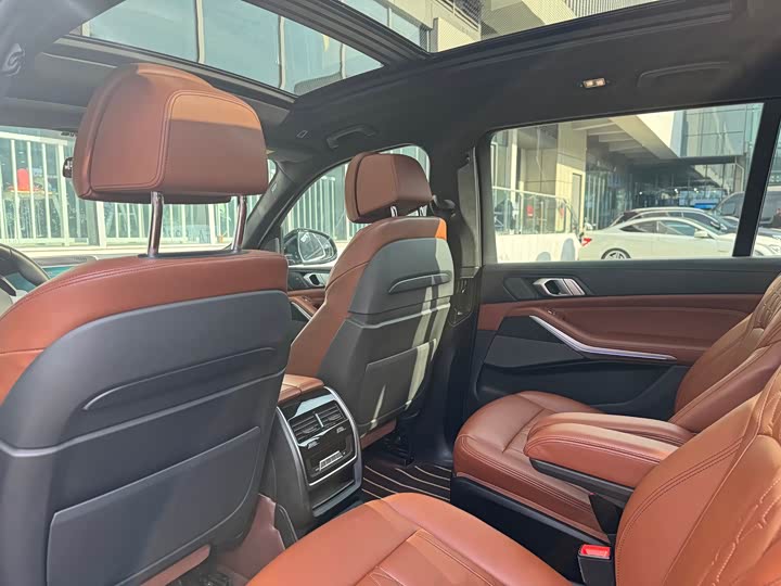 Фото 13 - BMW X7