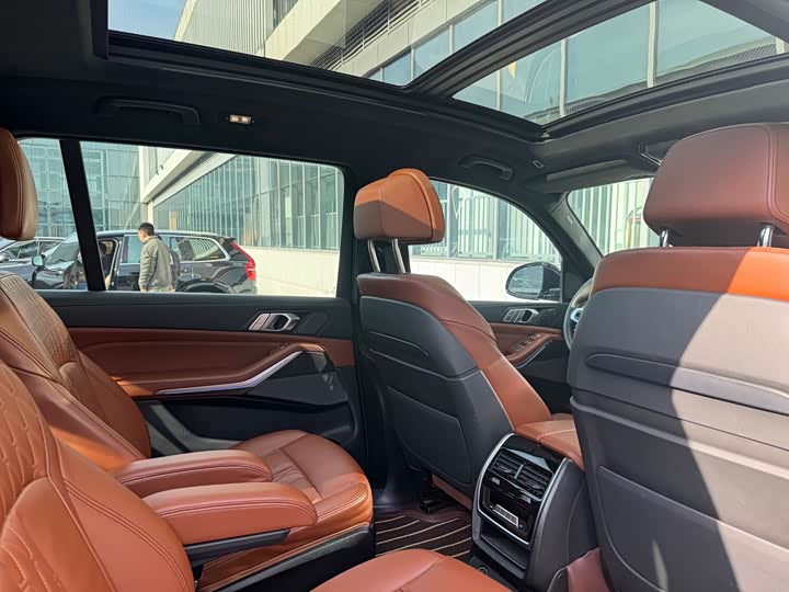 Фото 19 - BMW X7