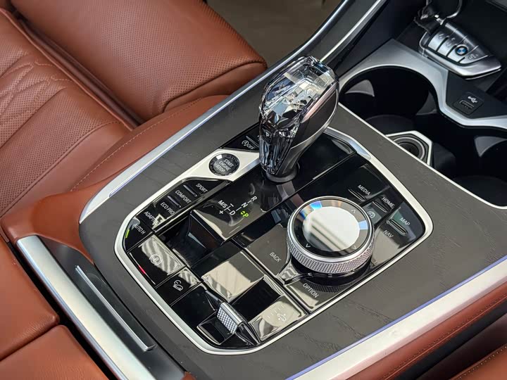 Фото 22 - BMW X7