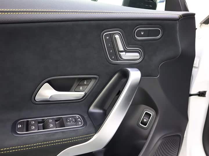 Фото 23 - Mercedes-Benz CLA-Class AMG