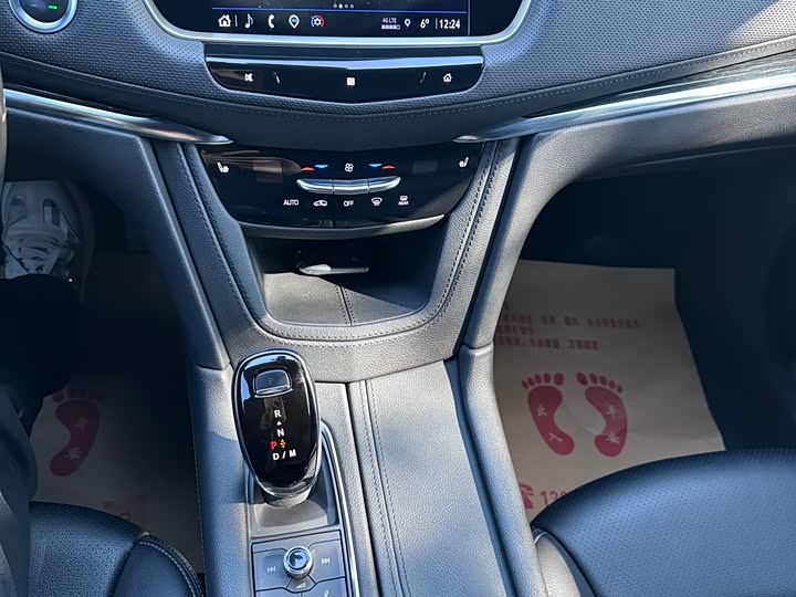 Фото 10 - Cadillac XT5