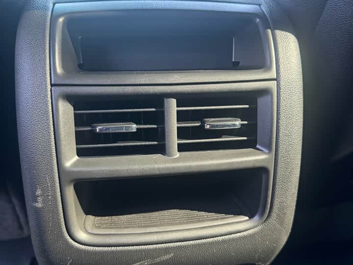 Фото 18 - Cadillac XT5