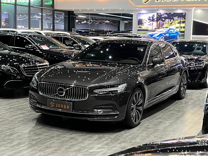 Фото 1 - Volvo S90