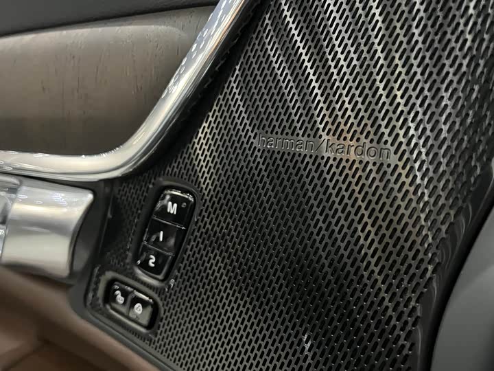 Фото 12 - Volvo S90