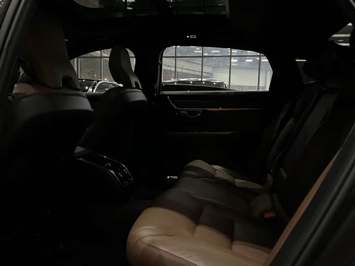 Фото 13 - Volvo S90