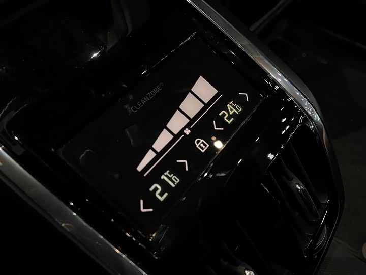 Фото 15 - Volvo S90