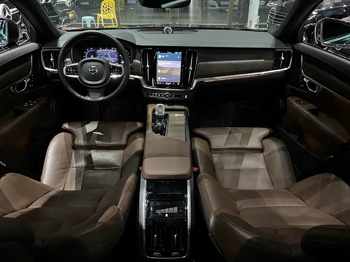 Фото 18 - Volvo S90