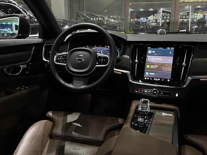 Фото 19 - Volvo S90