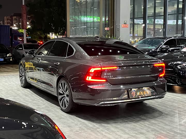 Фото 6 - Volvo S90