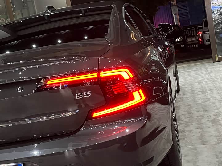 Фото 9 - Volvo S90