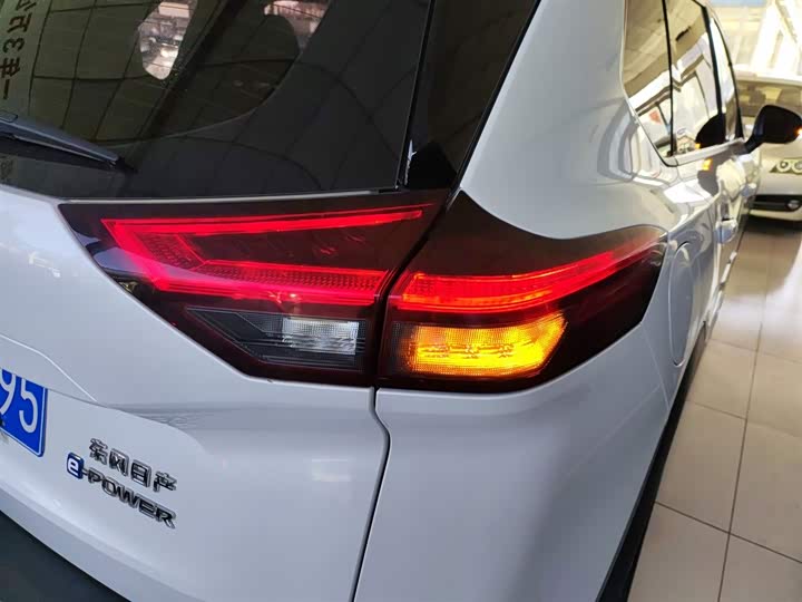 Фото 8 - Nissan X-Trail