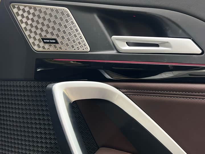 Фото 10 - BMW X1