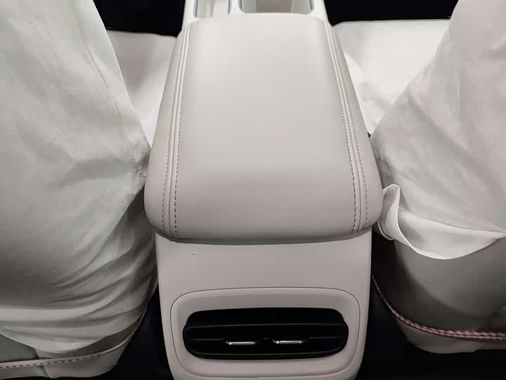 Фото 15 - Geely Galaxy Geome