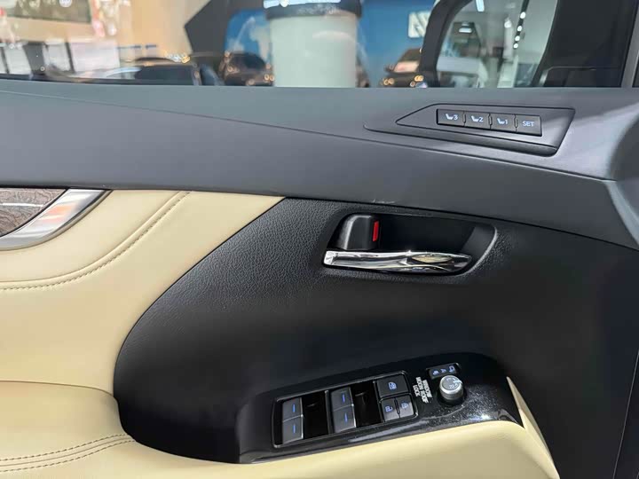 Фото 15 - Toyota Vellfire