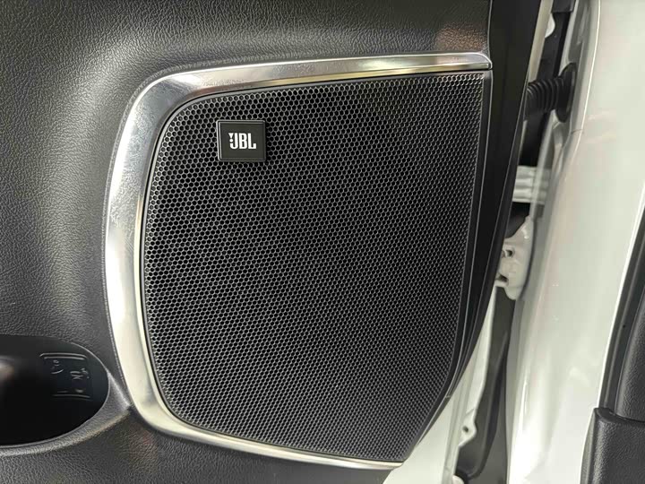 Фото 16 - Toyota Vellfire