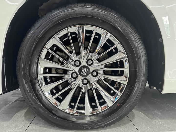 Фото 18 - Toyota Vellfire