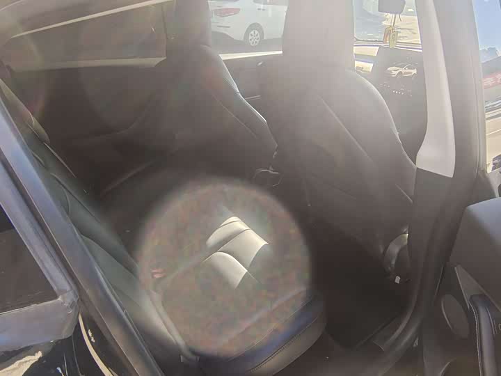 Фото 10 - Tesla Model Y