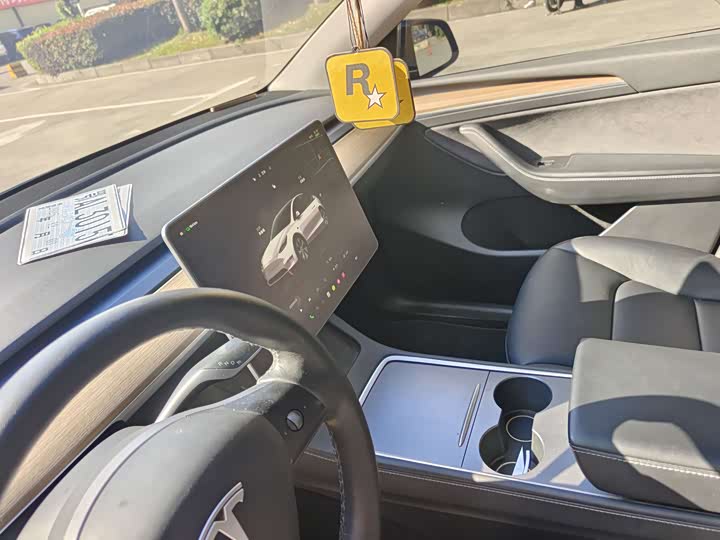 Фото 12 - Tesla Model Y