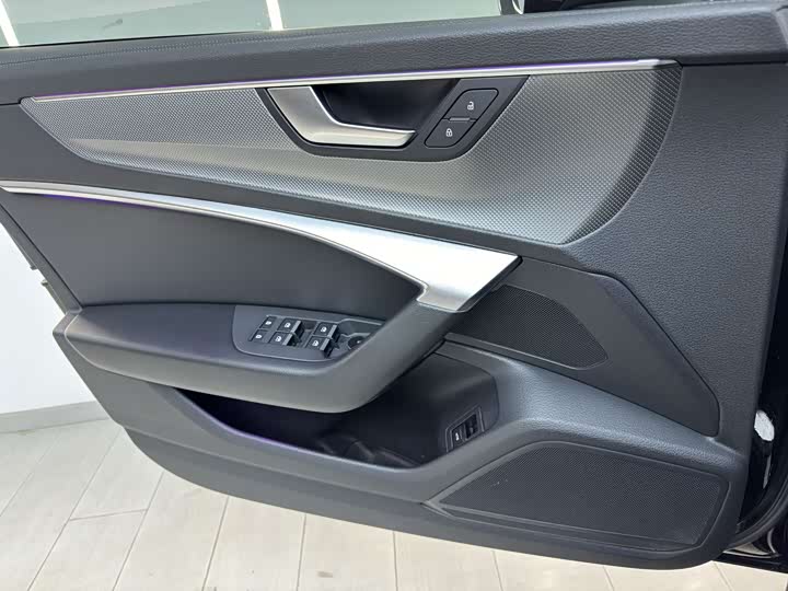 Фото 14 - Audi A6L