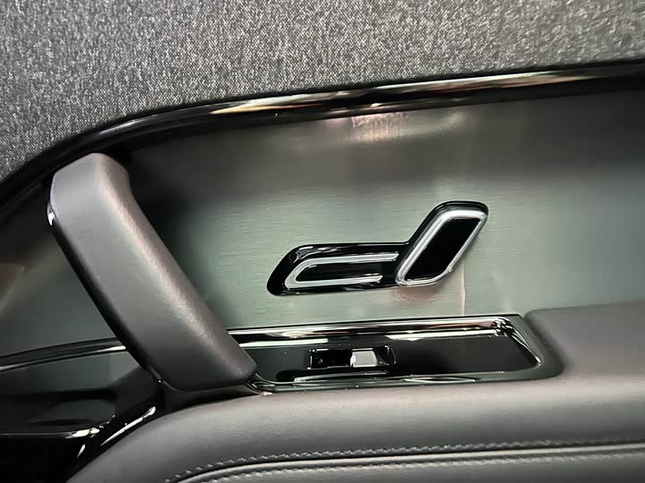 Фото 30 - Land Rover Range Rover Sport