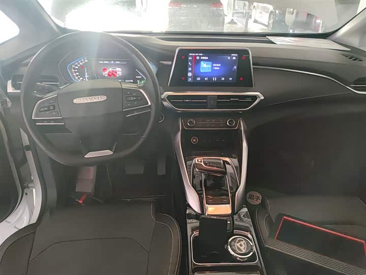 Фото 10 - Maxus Euniq 5