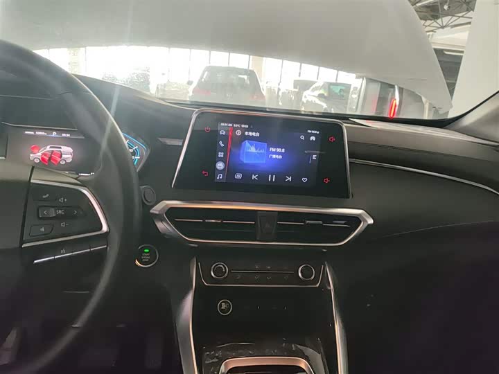 Фото 13 - Maxus Euniq 5