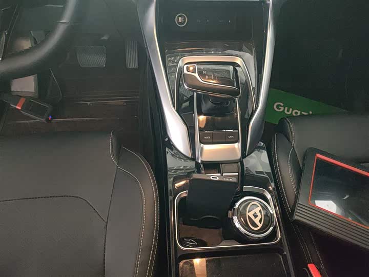 Фото 14 - Maxus Euniq 5