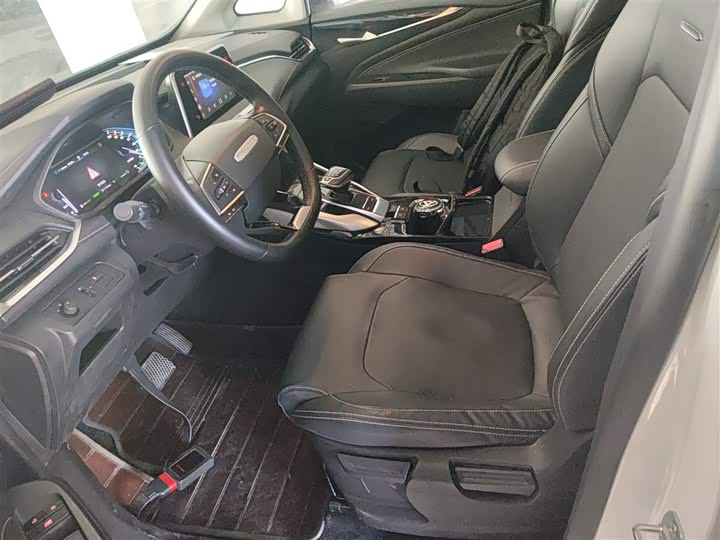 Фото 15 - Maxus Euniq 5