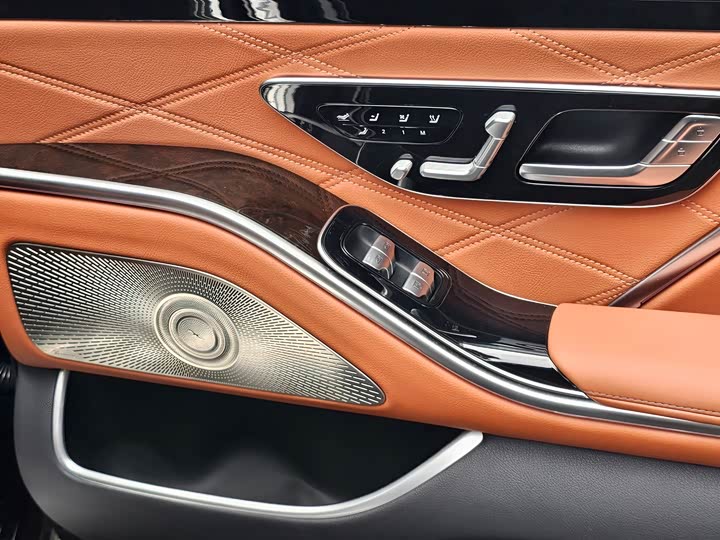 Фото 9 - Mercedes-Benz Maybach S-Class